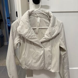 Lululemon puffer cropped